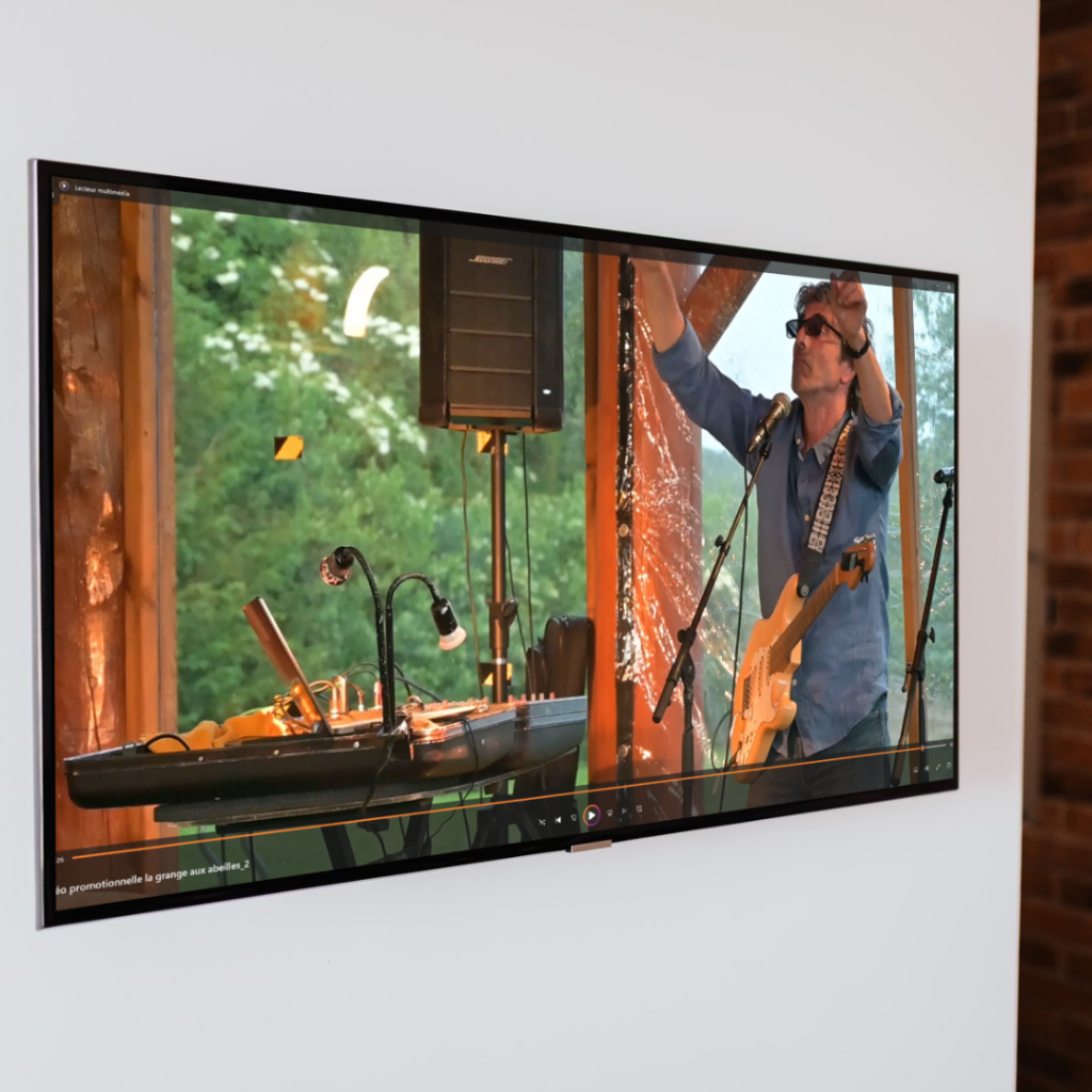 Mise en situation de la vidéo de présentation de la Grange aux Abeilles